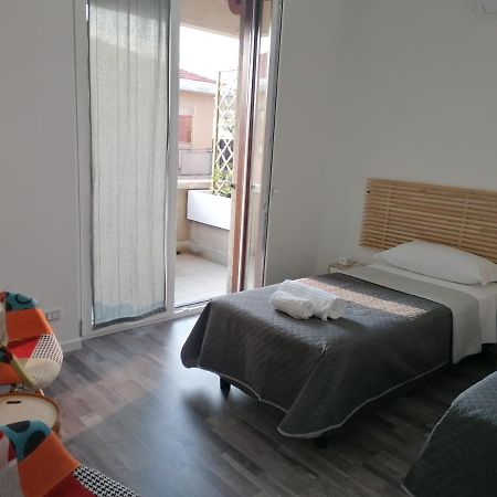 Suite Room Malpensa B&B Cardano Al Campo Bagian luar foto