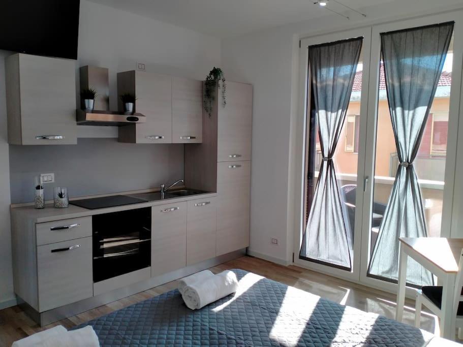 Suite Room Malpensa B&B Cardano Al Campo Bagian luar foto
