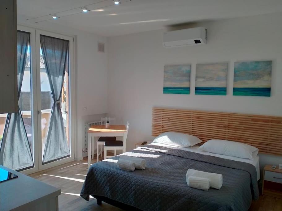 Suite Room Malpensa B&B Cardano Al Campo Bagian luar foto