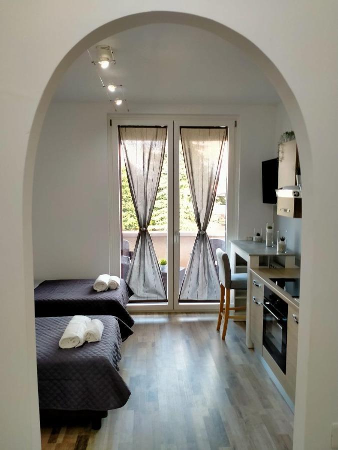Suite Room Malpensa B&B Cardano Al Campo Bagian luar foto