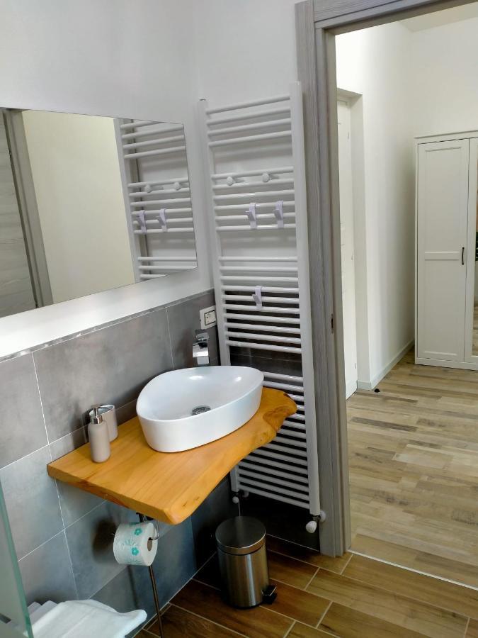 Suite Room Malpensa B&B Cardano Al Campo Bagian luar foto