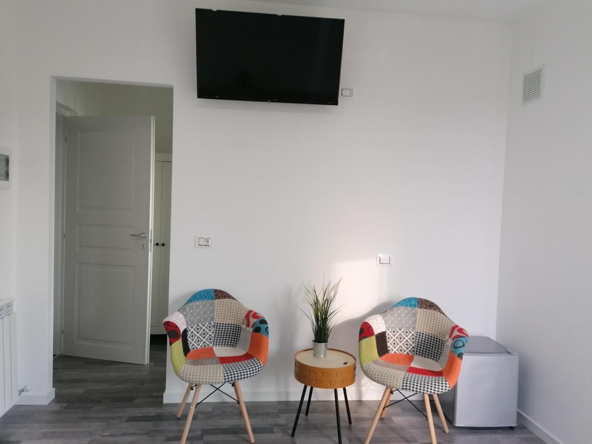 Suite Room Malpensa B&B Cardano Al Campo Bagian luar foto