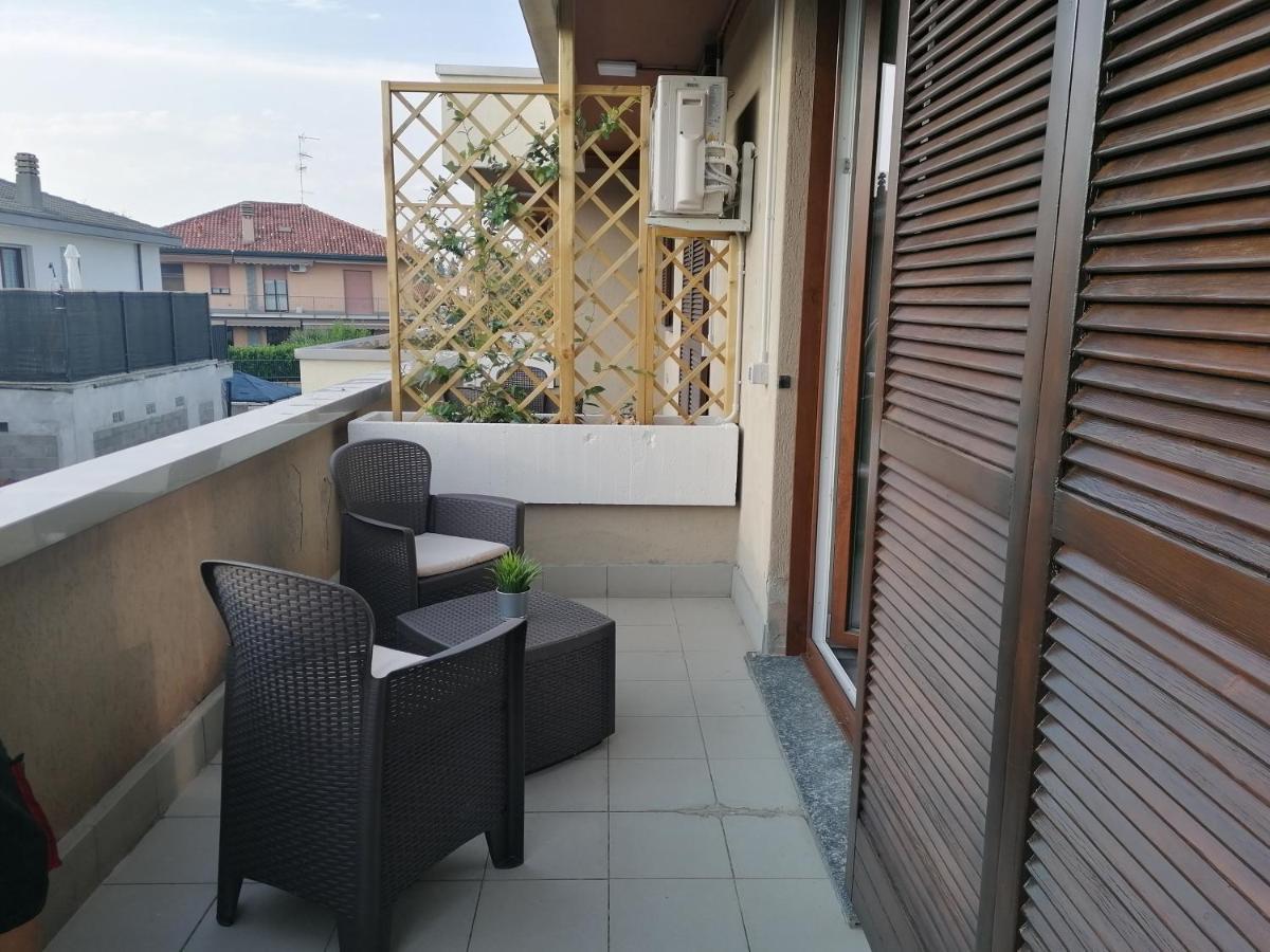 Suite Room Malpensa B&B Cardano Al Campo Bagian luar foto