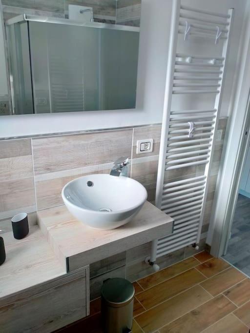 Suite Room Malpensa B&B Cardano Al Campo Bagian luar foto